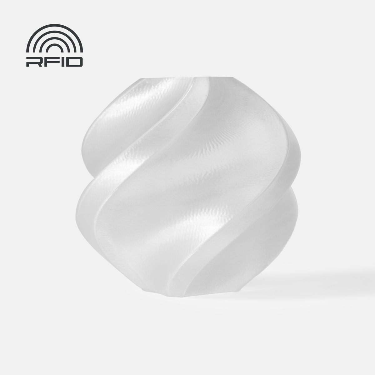 Tête de filament blanc translucide torsadé, vue de face sur fond blanc avec logo RFID en haut à gauche