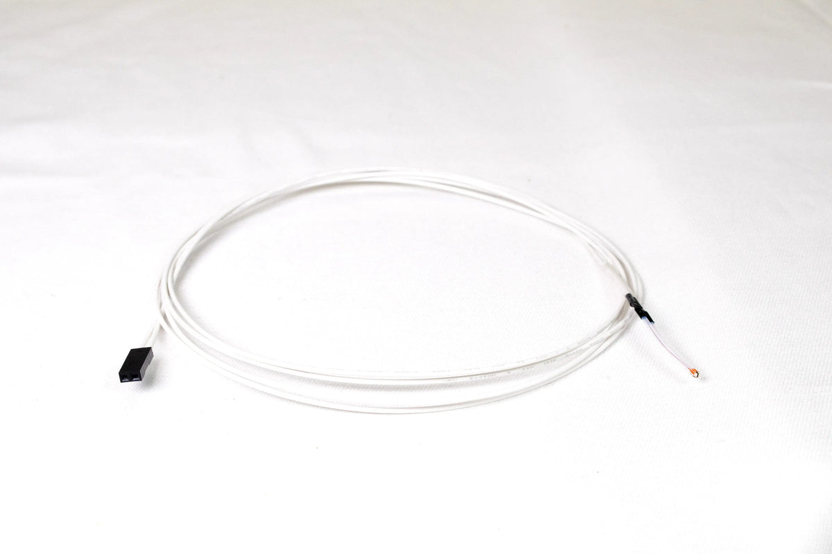 Capteur thermistor transparent en boucle sur fond blanc, avec connecteur noir à gauche et fils dénudés à droite