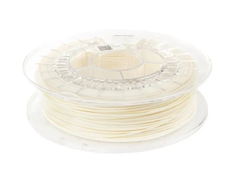 Bobine transparente de filament naturel enroulée sur une bobine plastique, vue de trois-quarts sur fond blanc
