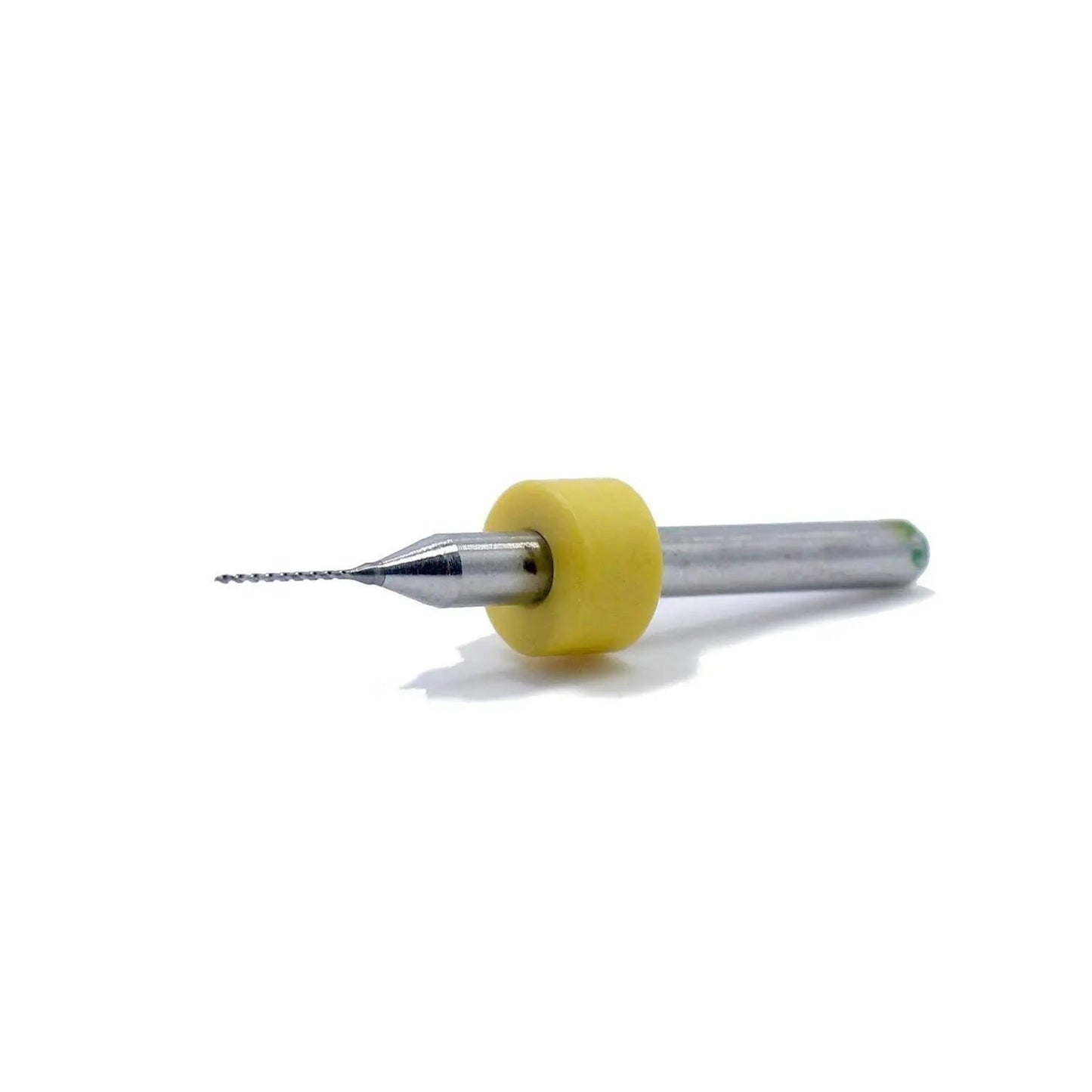 Foret de nettoyage micro de 0,3 mm avec poignée métallique et bague jaune, sur fond blanc