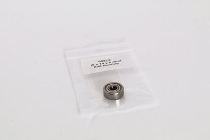 Petit roulement à billes dans un sachet plastique transparent avec étiquette « 605ZZ (5 x 14 x 5 mm) »