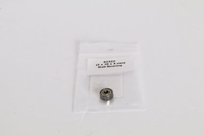 Un petit roulement métallique dans un sachet plastique transparent, étiquette « 623ZZ (3 x 10 x 4 mm) Ball Bearing » visible