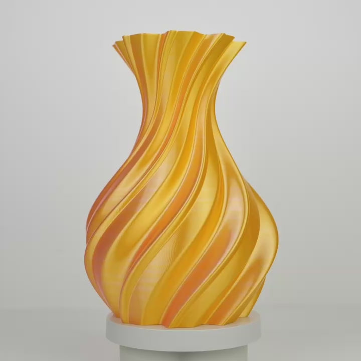 Objet décoratif imprimé en 3D en forme de vase torsadé jaune orangé sur fond gris