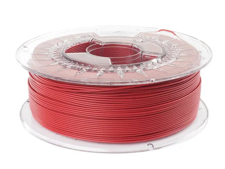 Bobine de filament rouge translucide avec spires visibles, vue de trois quarts sur fond blanc