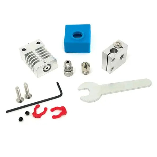 Kit de hotend en pièces détachées sur fond blanc, avec blocs métalliques, capuchon bleu, clé et petites vis
