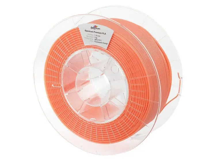 Bobine de filament PLA orange fluo dans une bobine plastique transparente, vue de trois-quarts