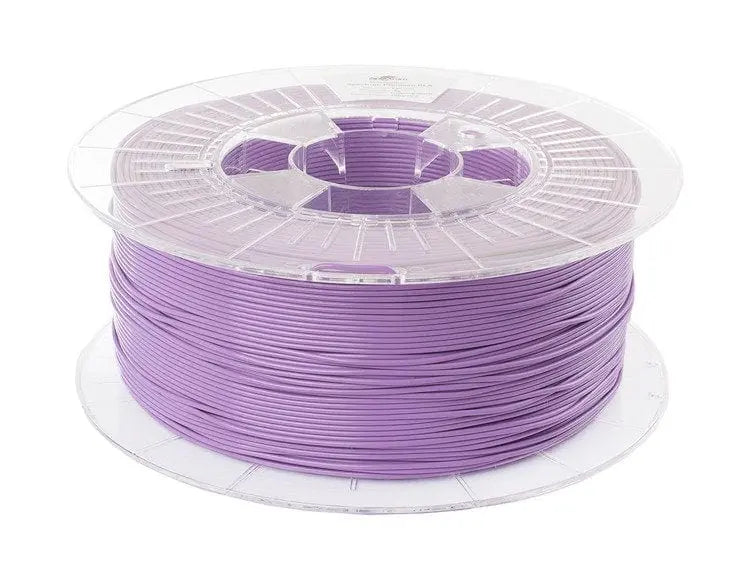 Bobine de filament violet lavande enroulée sur une bobine transparente, vue de trois quarts sur fond blanc