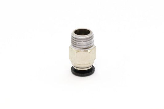 Raccord pneumatique métallique fileté, isolé sur fond blanc, avec base noire